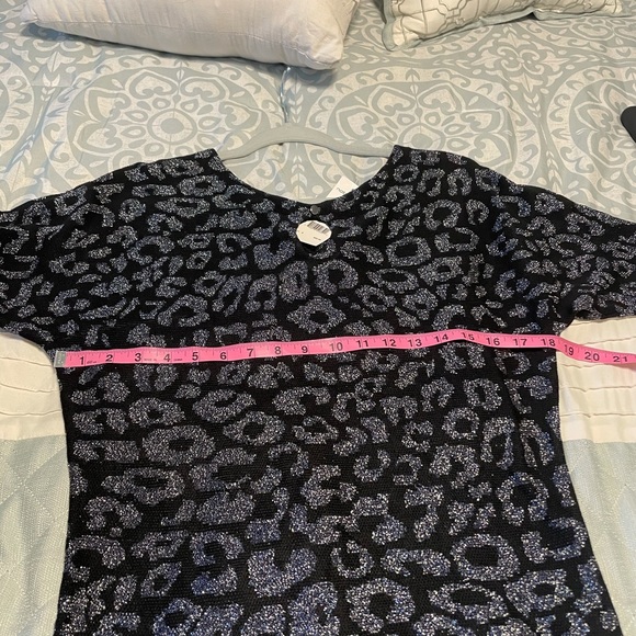 3/$25 NWT Women’s dressy size small glittery sweater - Picture 5 of 9
